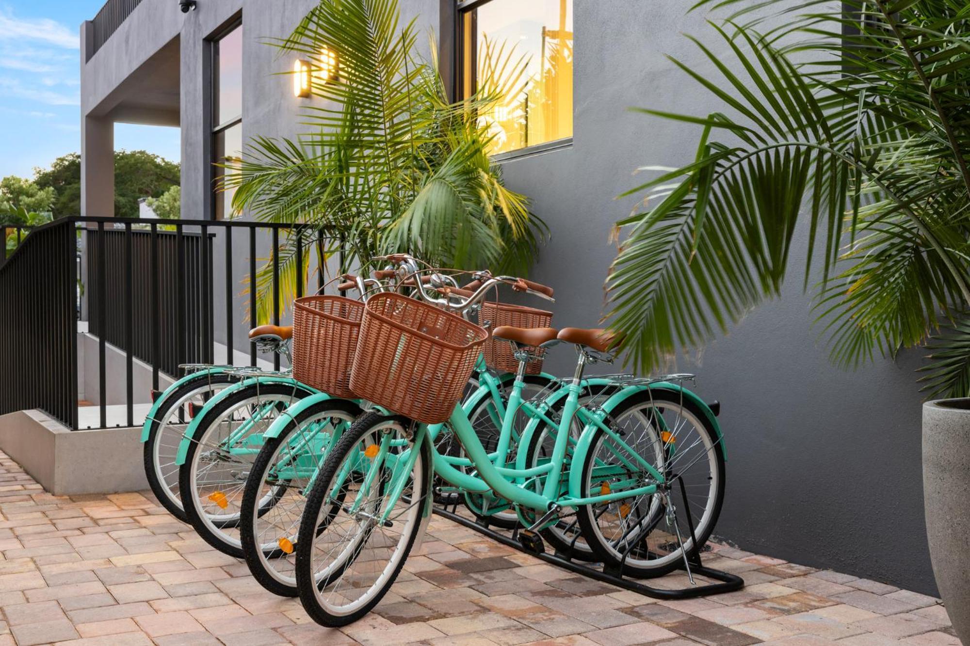 The Rover Miami Buitenkant foto